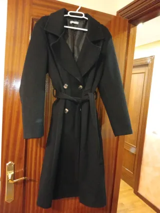 Gabardina de paño negra. Un solo uso