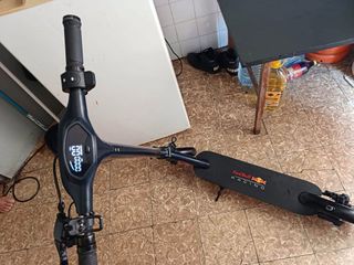 Patinete Eléctrico Red Bull Racing