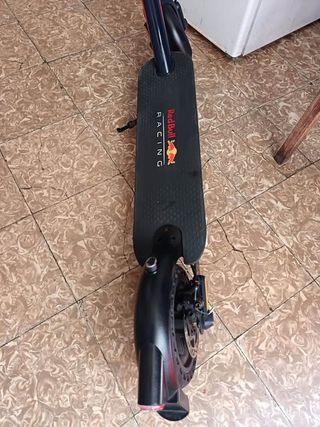 Patinete Eléctrico Red Bull Racing