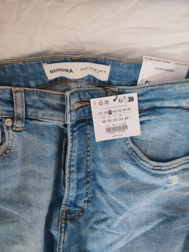 Pantalón tejano hombre desgastado