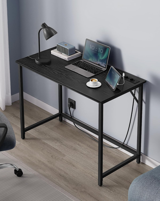 Scrivania per Computer con Luci LED e Ciabatta Ele