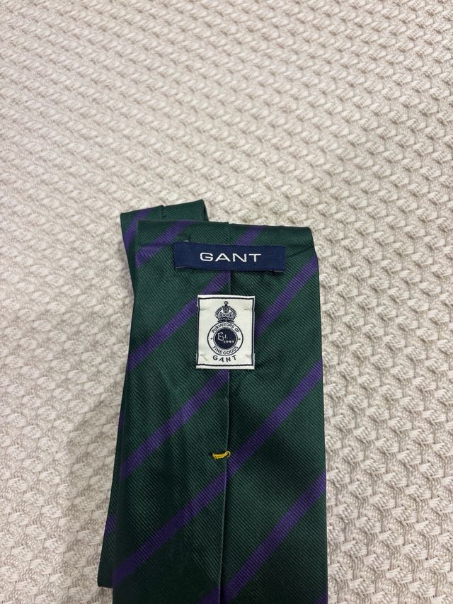 Corbata GANT verde y morada