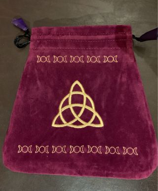 Sacchetto tarocchi in velluto viola con triquetra