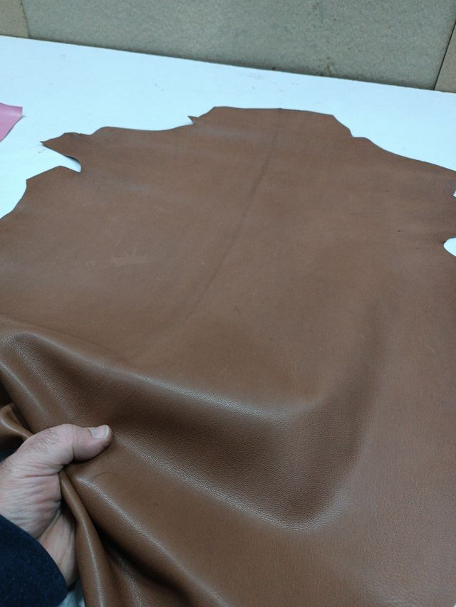 Piel de cabra marrón natural