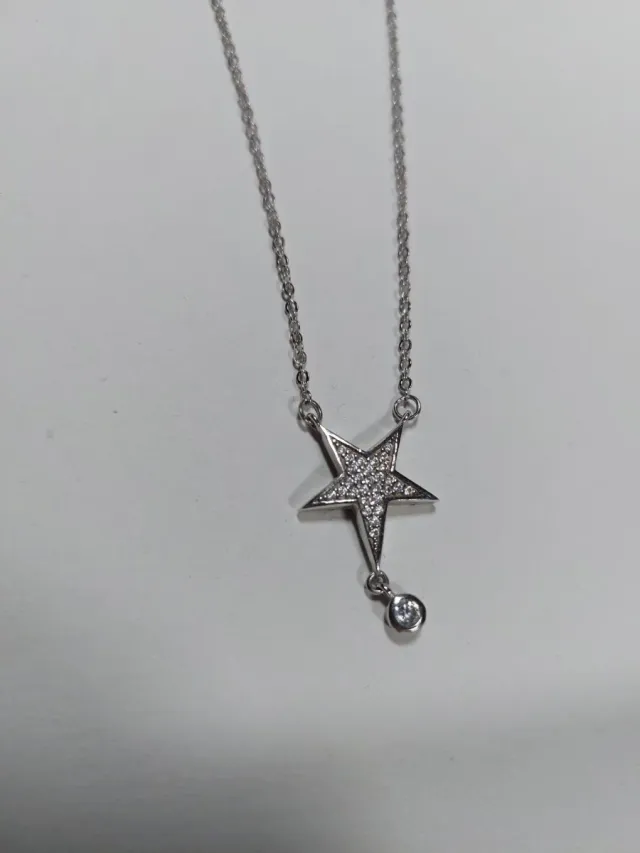 Collana con stella e zirconi