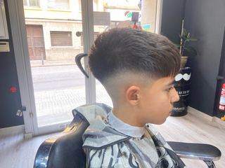 barbería a otro estilo con parking privado