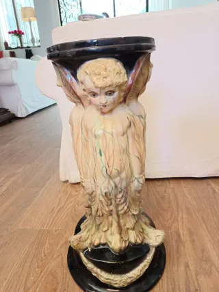 Peana y jarrón de cerámica antiguos