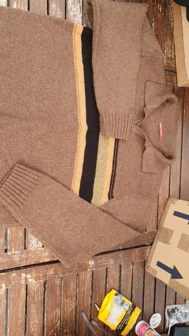 Jersey marrón con rayas