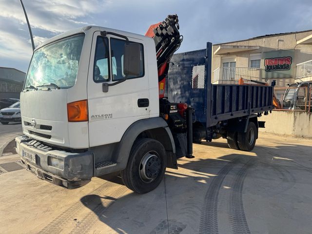 Camión Grúa y Volquete Nissan Atleon 210