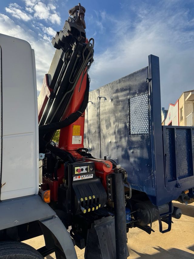 Camión Grúa y Volquete Nissan Atleon 210