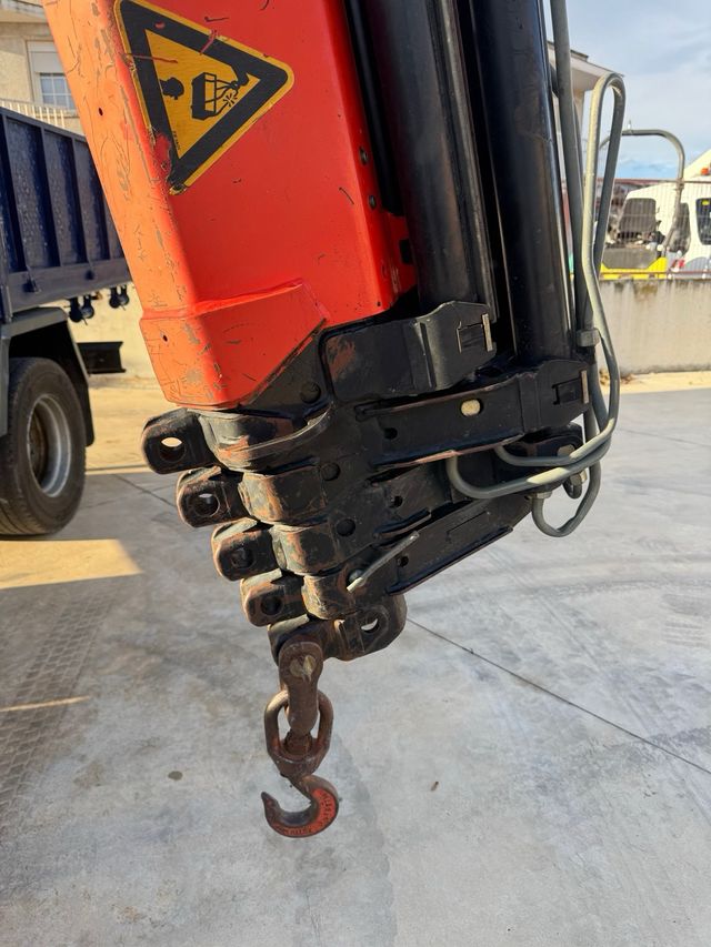 Camión Grúa y Volquete Nissan Atleon 210