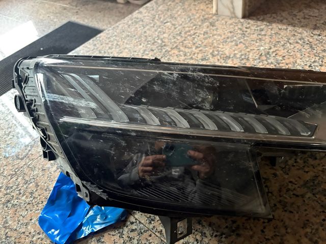 Faro Delantero Audi Q8