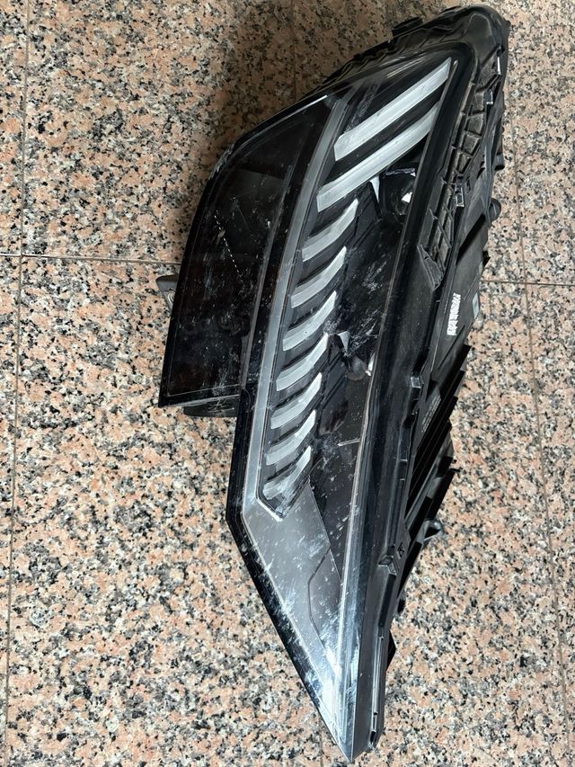 Faro Delantero Audi Q8
