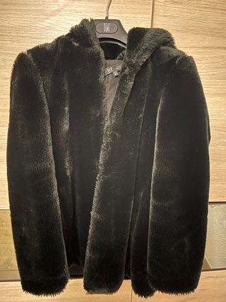 Abrigo pelo negro Zara capucha