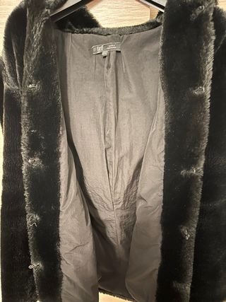 Abrigo pelo negro Zara capucha