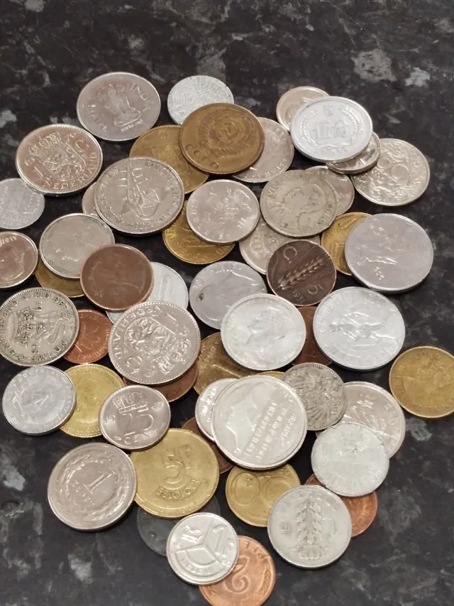 Lotto di 50 monete del mondo