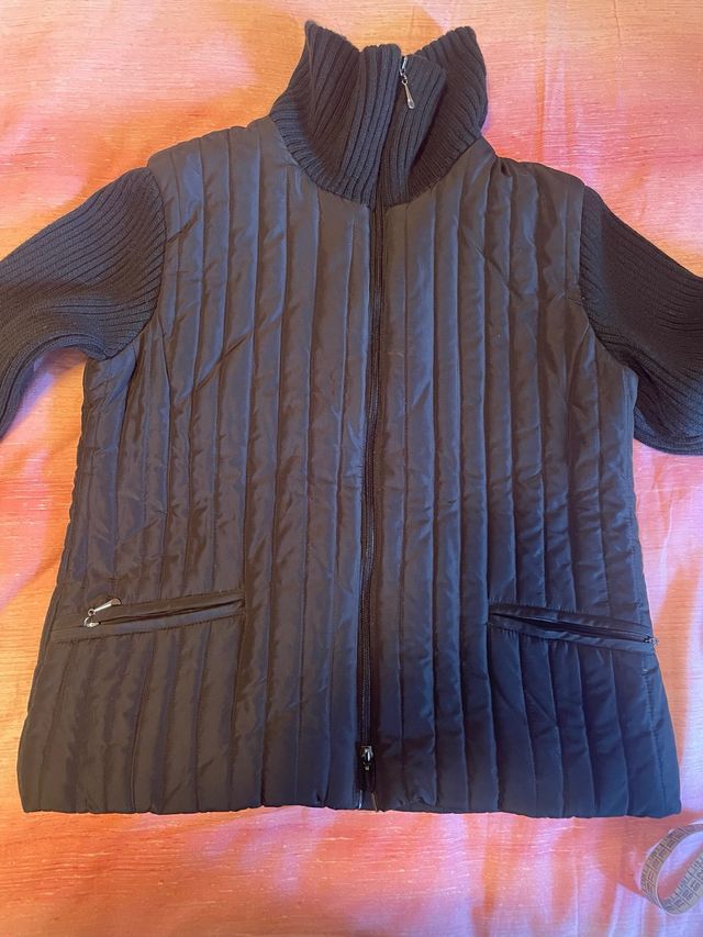 Giacca trapuntata con maniche in maglia