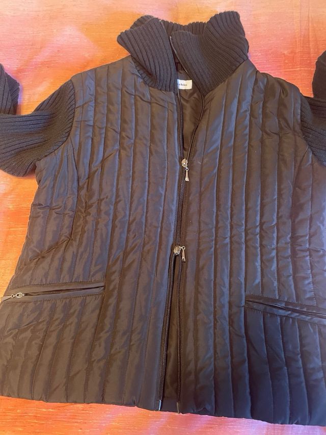 Giacca trapuntata con maniche in maglia