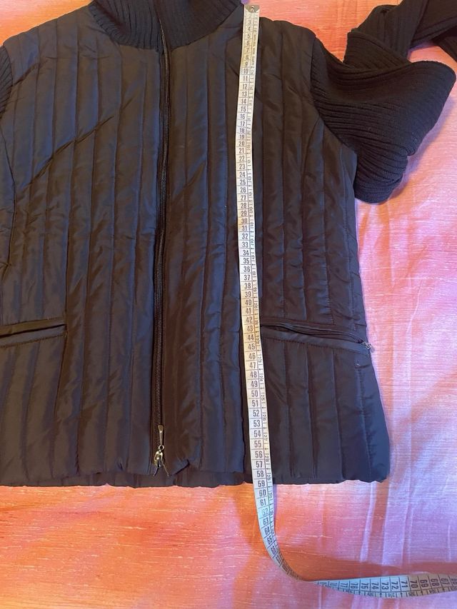 Giacca trapuntata con maniche in maglia