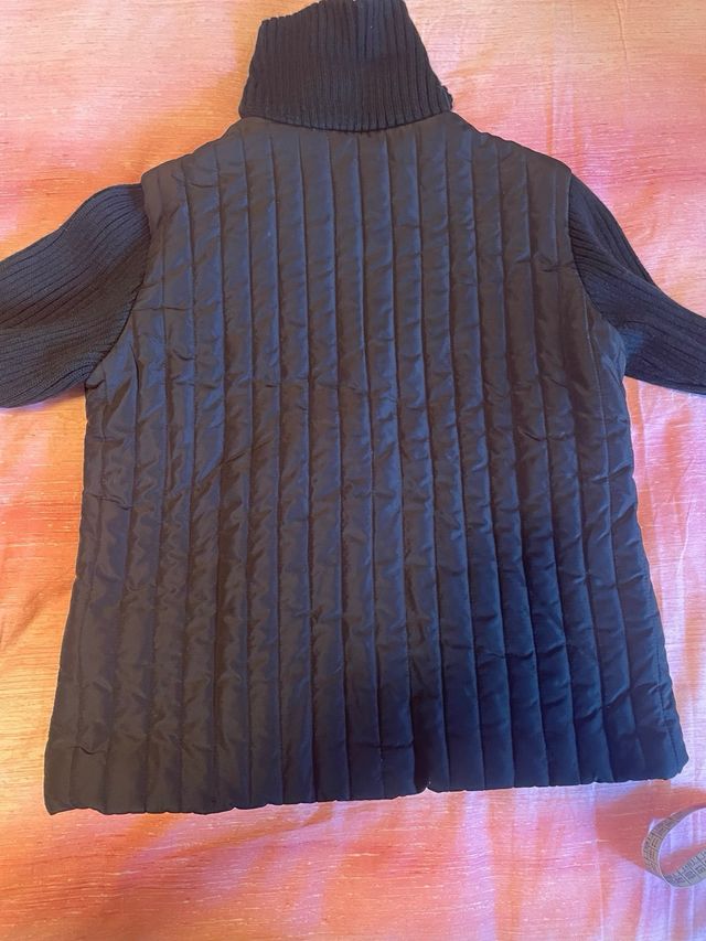 Giacca trapuntata con maniche in maglia