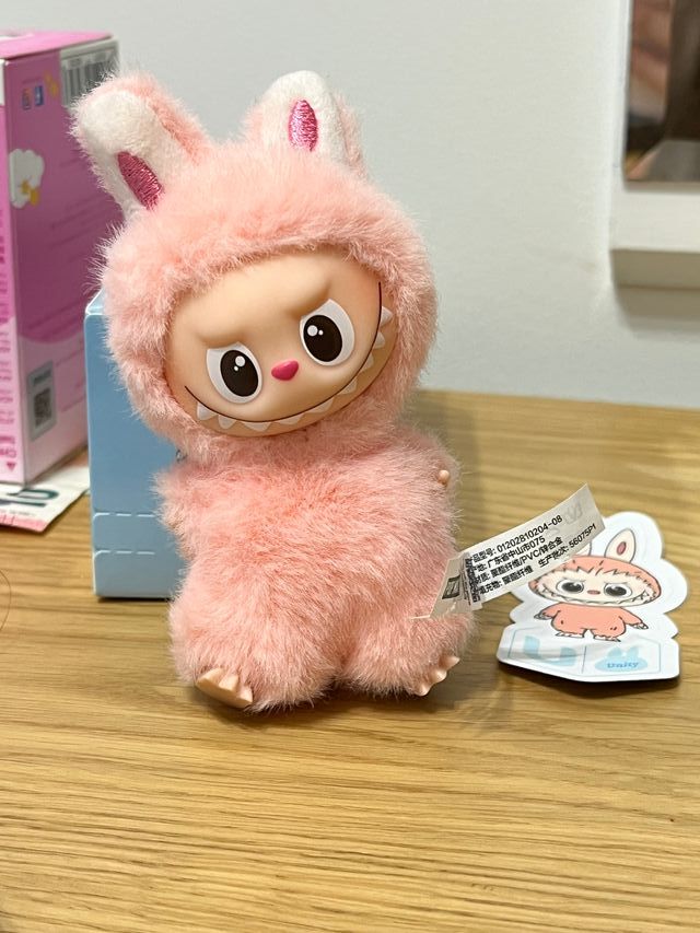 Labubu rosa Pin for love Pop Mart U blind box