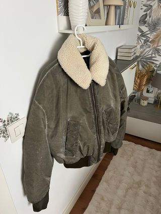 Cazadora Bomber Zara Beige/Verde