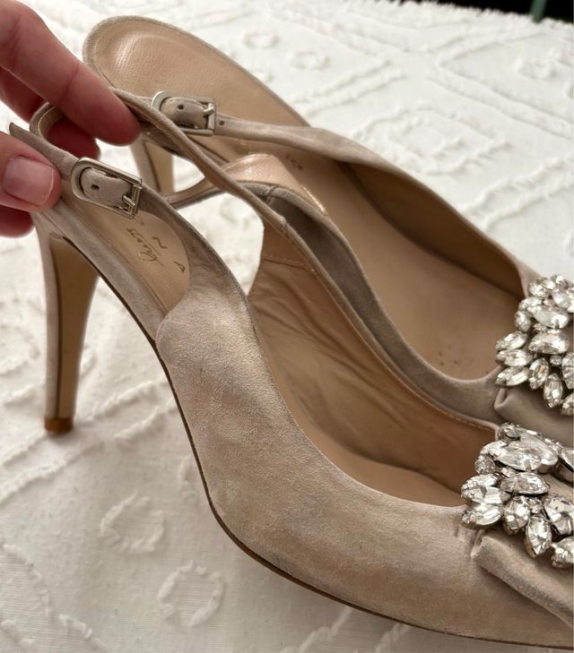 Zapatos ROKANA Beige con Pedrería