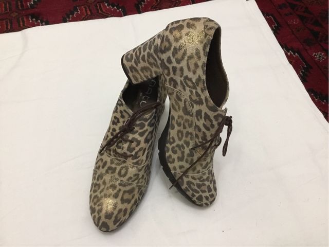 Zapatos nuevos estampado leopardo