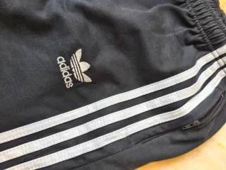 Pantalón deportivo Adidas negro
