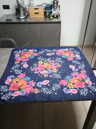 Copricapo floreale blu