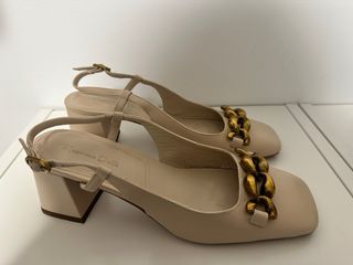 Zapatos Massimo Dutti Beige con Cadena Dorada