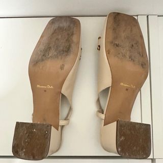 Zapatos Massimo Dutti Beige con Cadena Dorada
