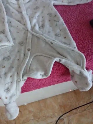 Pigiama in velluto per neonati con stampa