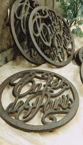 Sottopiatti in ghisa anticata stile Bohemien