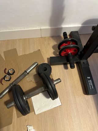 Banco de pesas con barra y discos. Rebajas por mud