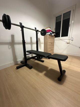 Banco de pesas con barra y discos. Rebajas por mud