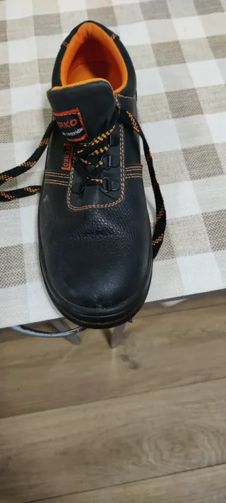 Botas de trabajo FERKO negras y naranjas