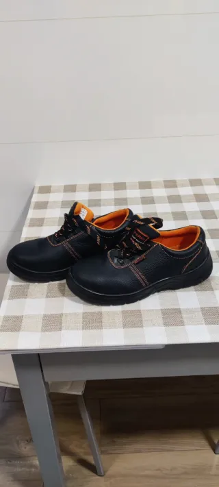 Botas de trabajo FERKO negras y naranjas