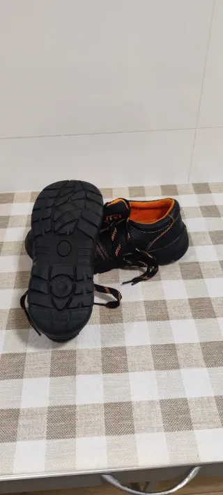 Botas de trabajo FERKO negras y naranjas