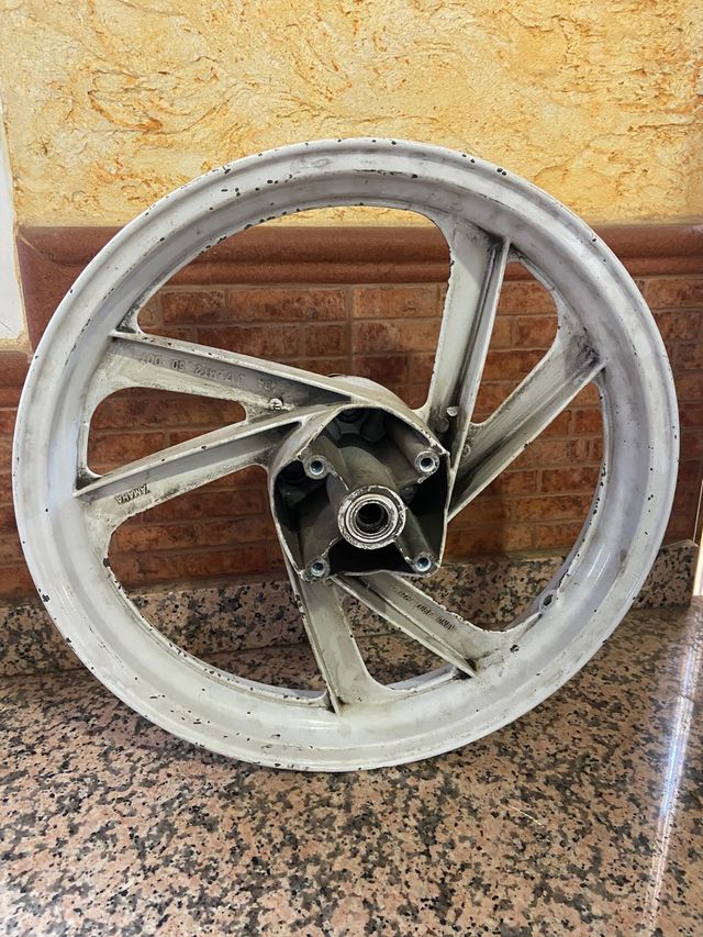 Llanta Yamaha TRZ Antigua