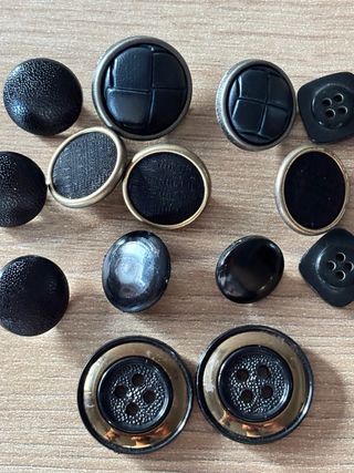 Lote 14 botones negros y dorados