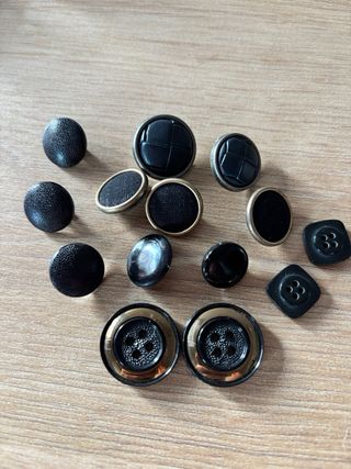 Lote 14 botones negros y dorados
