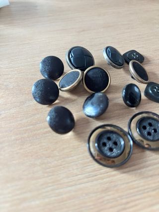 Lote 14 botones negros y dorados