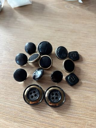 Lote 14 botones negros y dorados