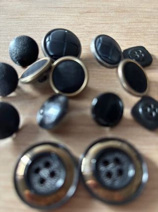 Lote 14 botones negros y dorados