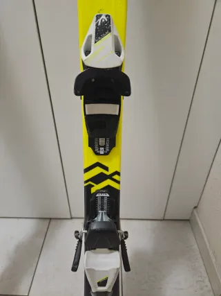 Esquís junior con fijaciones