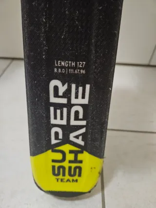 Esquís junior con fijaciones