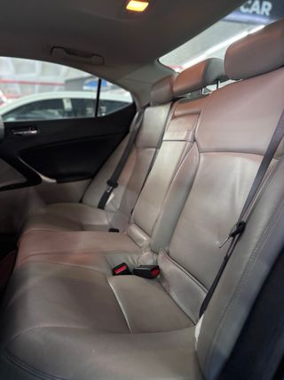 LEXUS IS250 Luxury AUTO 2009 262.000km Etiqueta C