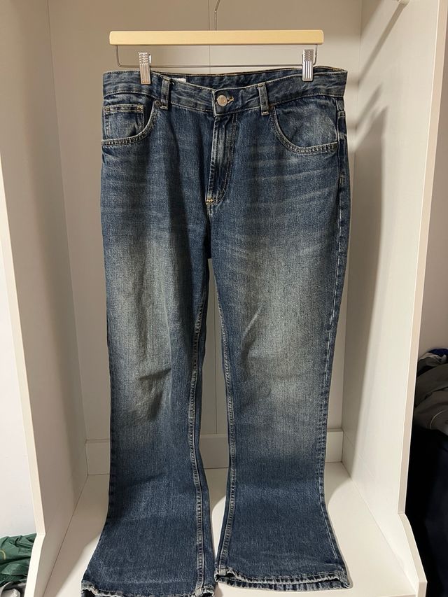 Jeans Zara tiro medio acampanados