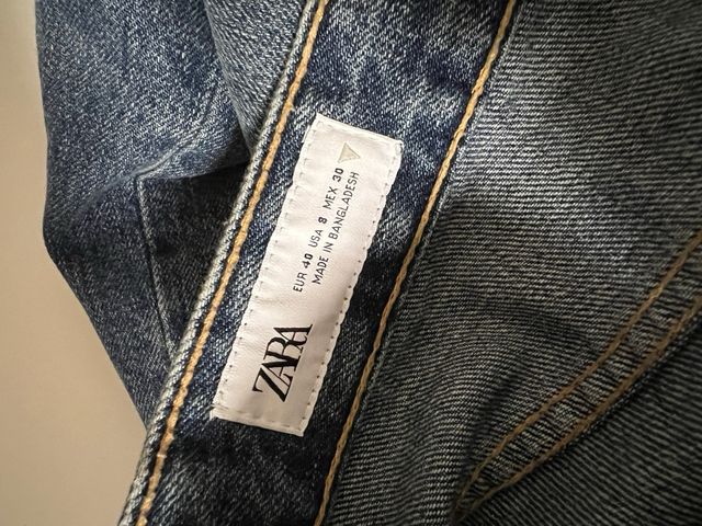 Jeans Zara tiro medio acampanados